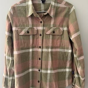 Patagonia Women's Long Sleeve Plaid Organic Flannel Pink & Green Button Down M